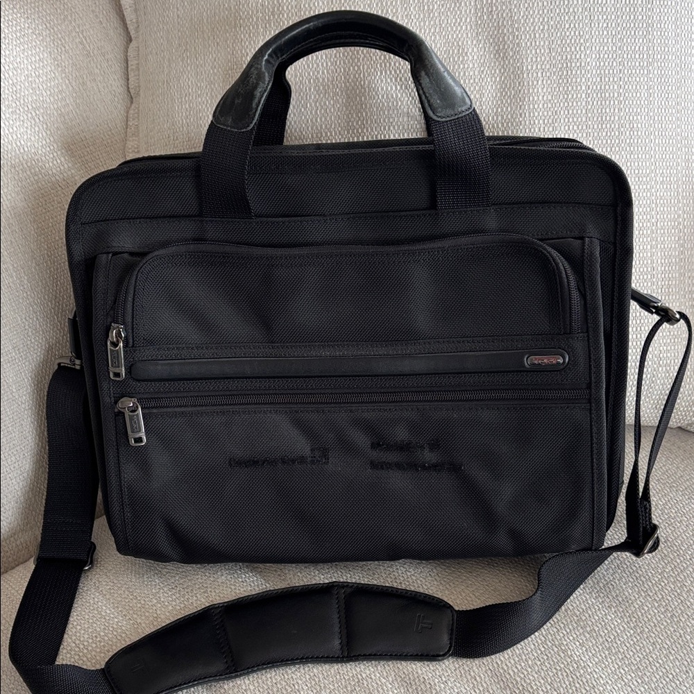 Tumi Black Computer Laptop Briefcase Bag in 100% Ballistic Nylon